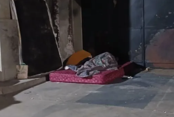 El frío se instaló en la ciudad y son más de 300 las personas asistidas en situación de calle