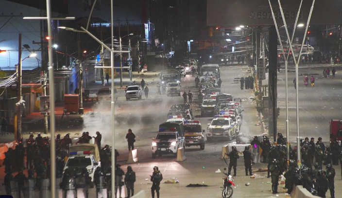 Dos semanas de protestas y cortes de ruta ponen en jaque al presidente Rodrigo Paz