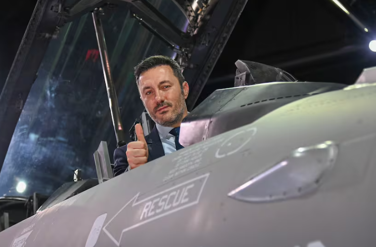 Luis Petri, denunciado por la compra de un avión presuntamente sobrevaluado y con fallas técnicas