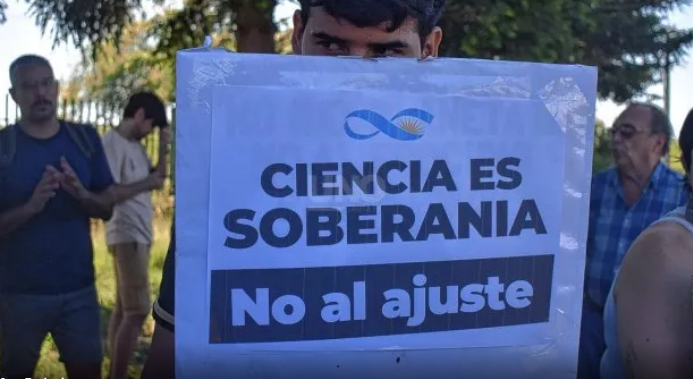 El Conicet Santa Fe perdió 75 investigadores y advierte que el ajuste es “el más importante de la historia”