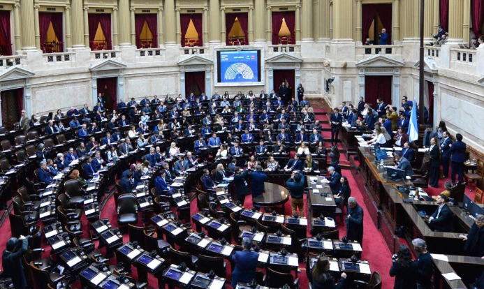 El oficialismo logró aprobar la Ley Hojarasca en Diputados