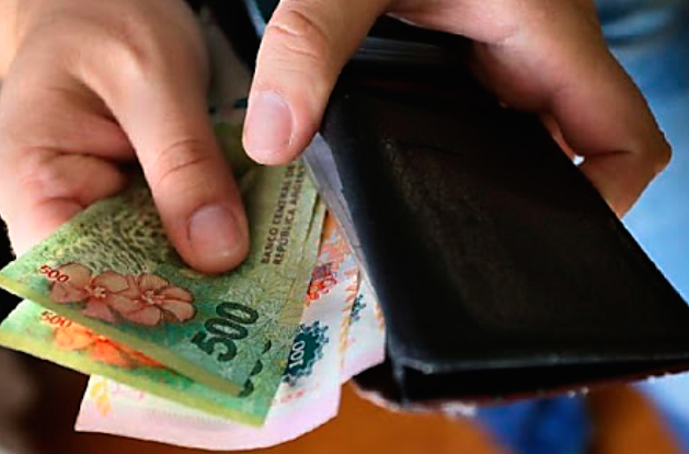 Salario insuficiente: 7 de cada 10 trabajadores gastan su sueldo en menos de 14 días