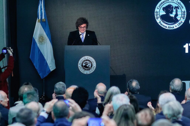 Milei anunció baja de retenciones para empresas que exportan y acentúa el peso de los impuestos sobre la población