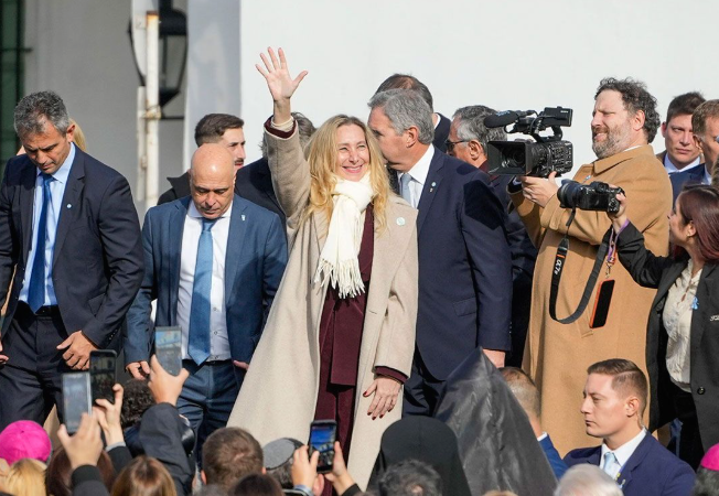 Karina habilita a Las Fuerzas de Caputo a imponerse en la calle tuitera