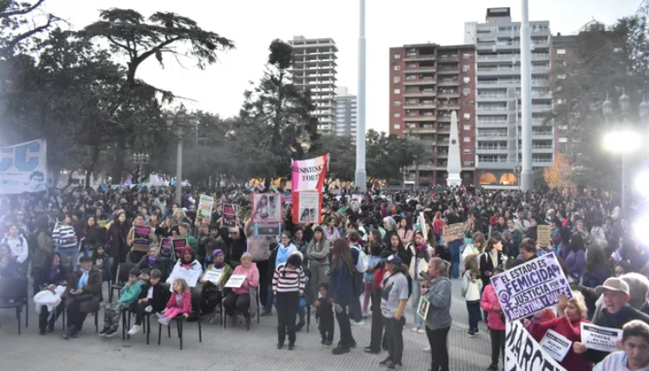 A 11 años de Ni Una Menos, una multitud marchó en Santa Fe y lanzó duras críticas por el ajuste y la falta de políticas de género