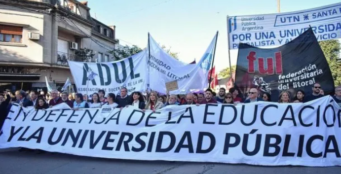 Docentes universitarios anuncian un paro nacional de una semana