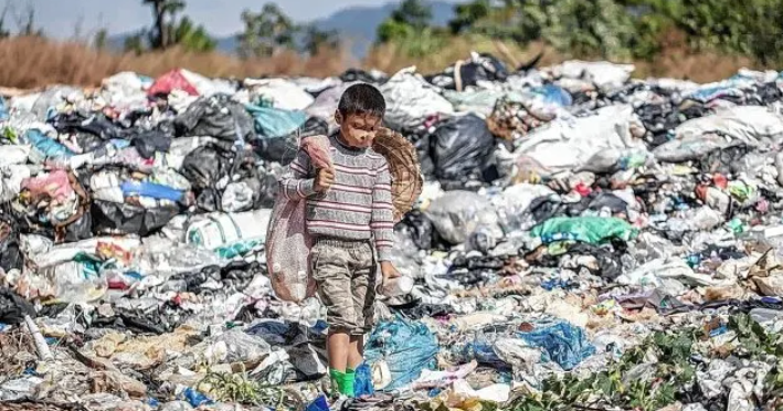 La pobreza infantil cayó al 42,3% en Argentina durante el segundo semestre de 2025, según un informe de Unicef