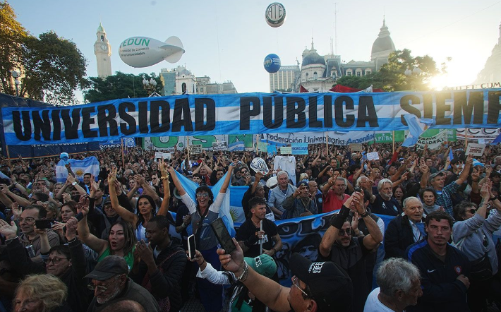 El gobierno y los rectores sellaron un preacuerdo salarial a la baja que será evaluado por los gremios universitarios