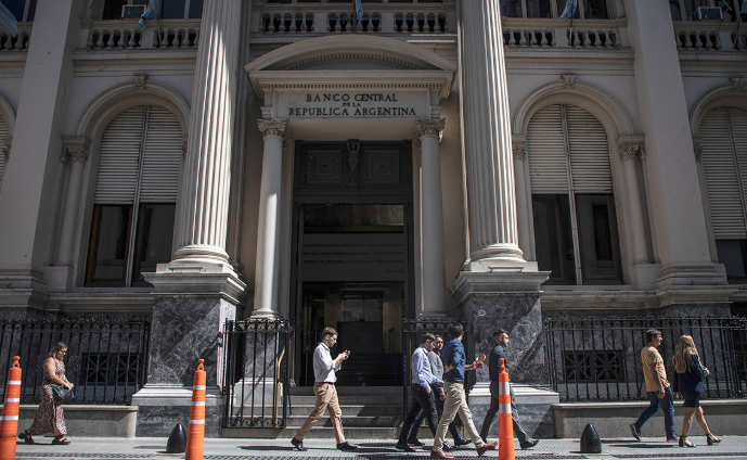 El presidente del Banco Central viajó a China para renovar el swap de U$S 19.000 millones