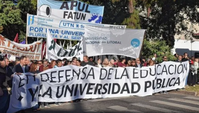 En Santa Fe, los docentes universitarios definen si aceptan la oferta del Gobierno y sostienen que la ley de Financiamiento “no se negocia”