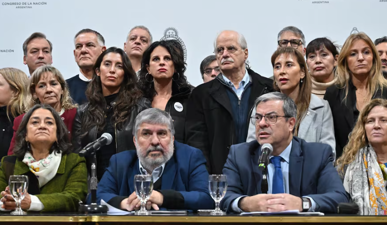 Un año de proscripción, detención y resistencia