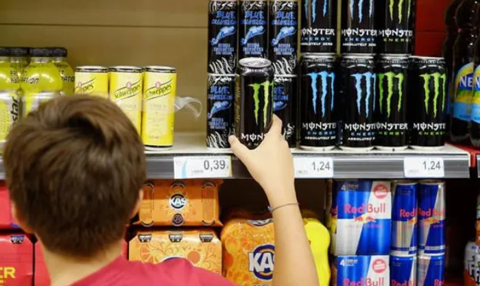 Impulsan una ley para prohibir la venta de bebidas energizantes a menores de edad en Santa Fe