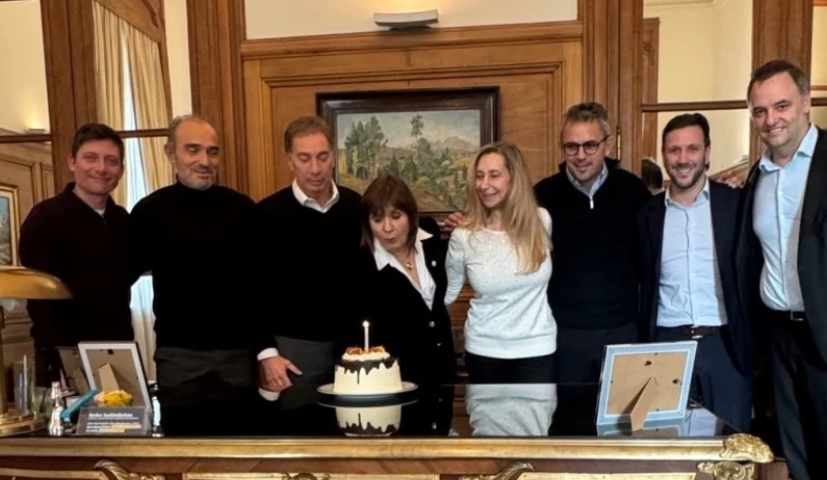 Estupor en el gobierno con Adorni: “Ahora no cierra ni el blanco ni el groncho”