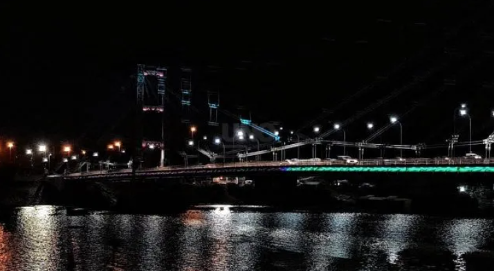Comienza el recambio de luminarias en el Puente Colgante para que vuelva a brillar antes de los Juegos Suramericanos