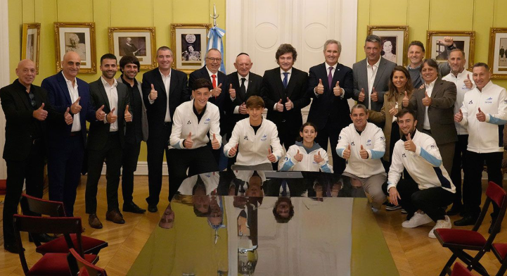 Los Milei creen que es tarde para deshacerse de Adorni y solo piensan en reducir daños