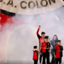 Al corazón del Pulga: el homenaje de Colón que resume una historia de amor y gloria