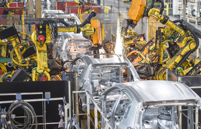 Cuatro de cada diez máquinas en la industria están paradas y ya cerraron 26.500 empresas en la era Milei