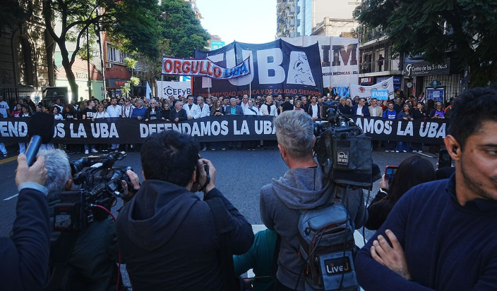 Sigue el paro universitario: cuánto cobrará un docente con el acuerdo y cuánto debería cobrar según la Ley de Financiamiento