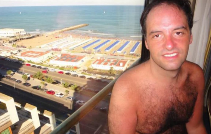 A la cama con Adorni: $ 8 millones en sábanas de lujo se suman a los gastos premium del jefe de Gabinete