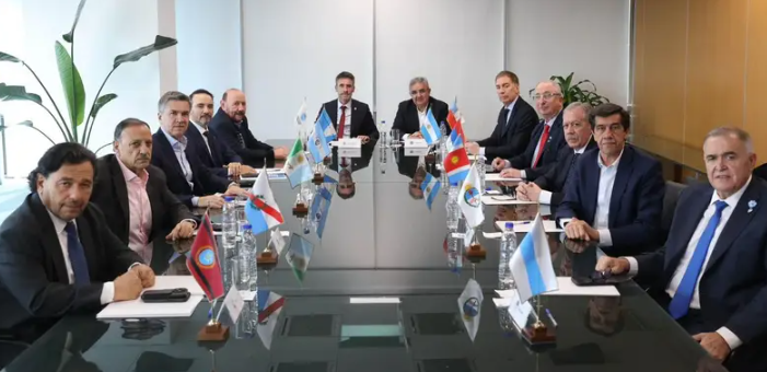 Los gobernadores esperan que Santilli ahora tenga poder para destrabar fondos