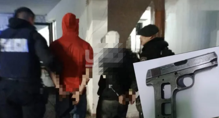 Barrio Los Hornos: persecución motorizada y dos menores detenidos con una pistola de guerra