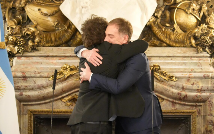 Santilli asumió como jefe de gabinete con Adorni en primera fila, un fuerte apoyo del PRO y de los gobernadores «amigos»