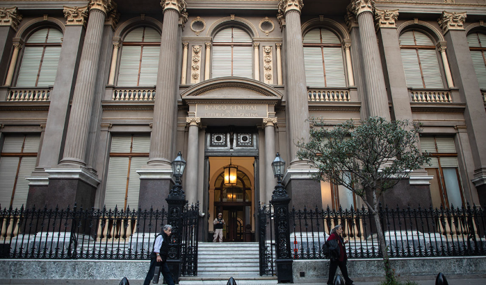 Dudas sobre la «capacidad de fuego» del Banco Central para mantener controlado el dólar