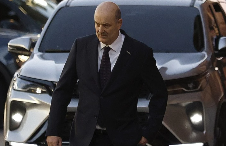 Sturzenegger festejó un salario de 580 mil pesos: “Gracias presidente Milei”