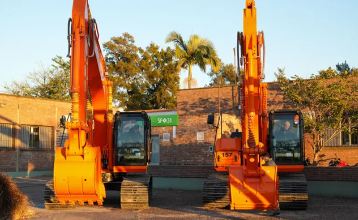 Ante el pronóstico de El Niño, la Provincia refuerza la prevención hídrica en la ciudad de Santa Fe con nueva maquinaria