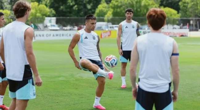 Lionel Scaloni comienza a definir el once titular para enfrentar a Suiza