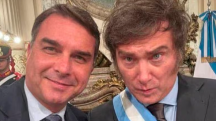 Milei refuerza su alianza ultraderechista y viaja a Brasil a visitar al hijo del condenado Bolsonaro