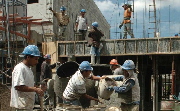 Cinco de cada 10 argentinos se percibe de clase baja y el 86% asegura que su salario pierde contra la inflación