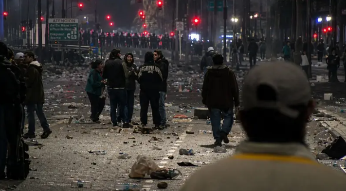 La Policía reprimió en el Obelisco en los festejos: 15 detenidos y 7 heridos