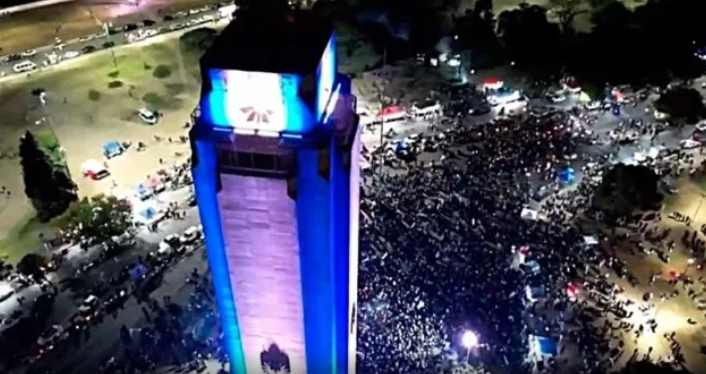 Rosario: una mujer murió al caer de una camioneta mientras celebraba la final del Mundial 2026