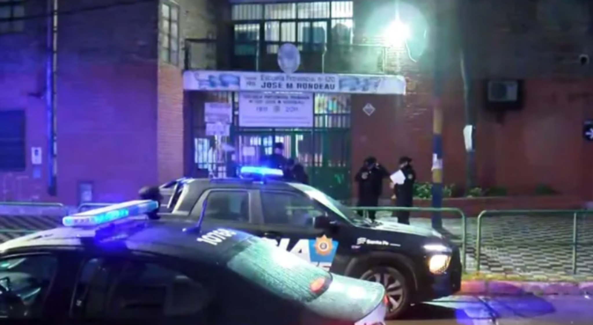 Un alumno llevó un revólver a una escuela de Rosario y se activó un operativo policial
