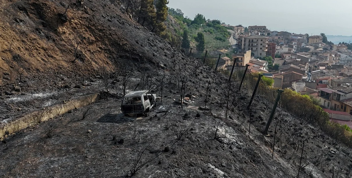 Incendios fuera de control obligan a evacuar a miles de personas en Francia, España e Italia