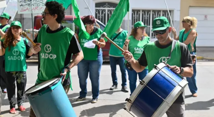 Sadop rechazó la oferta salarial en Santa Fe y advirtió sobre medidas gremiales si el aumento se fija por decreto