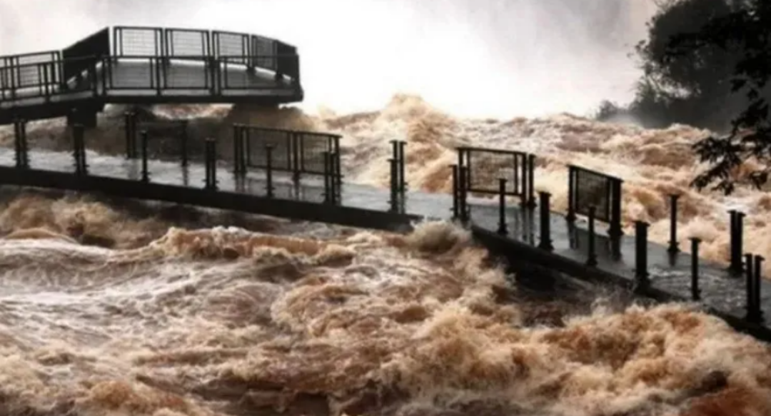 Cerraron el Circuito Turístico Garganta del Diablo por la crecida del río Iguazú