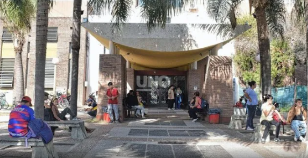 Incendio fatal en barrio Schneider: el niño sobreviviente sigue internado mientras avanza la investigación