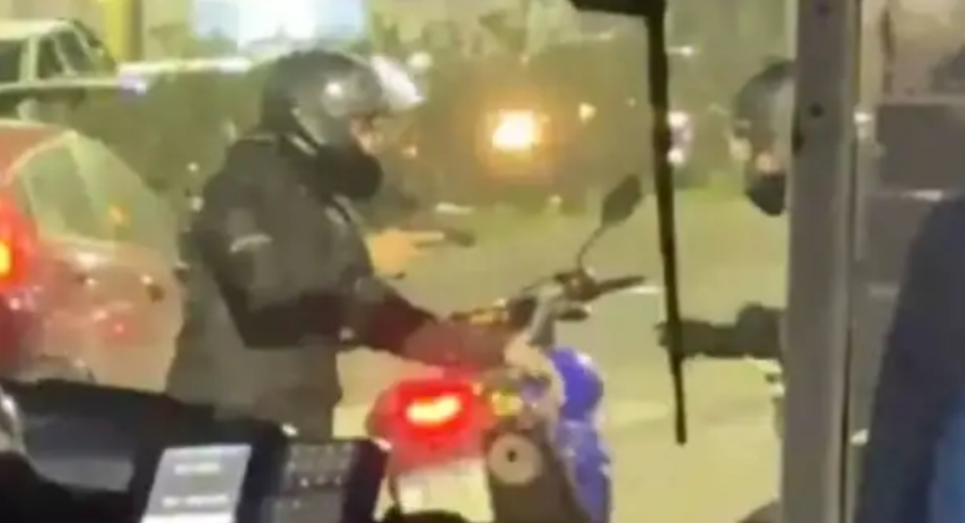 Lanús: intentaron robar una moto, intervino una camioneta blindada y se desató un tiroteo