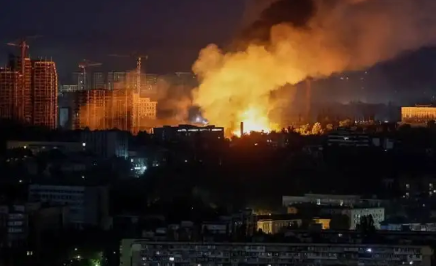 Un bombardeo ruso golpeó Kiev y dejó al menos nueve muertos