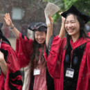 Los estudiantes del mundo que van a EE UU, antes deben “graduarse” en xenofobia