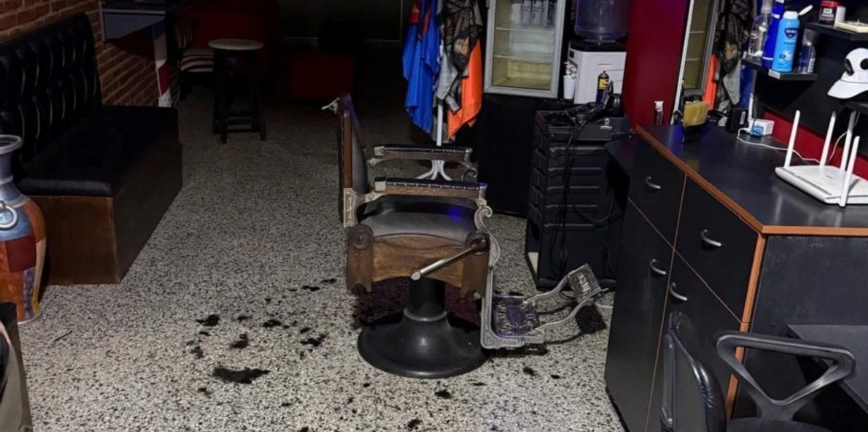 Violento asalto a mano armada en una peluquería: maniataron a dos hombres y robaron todo