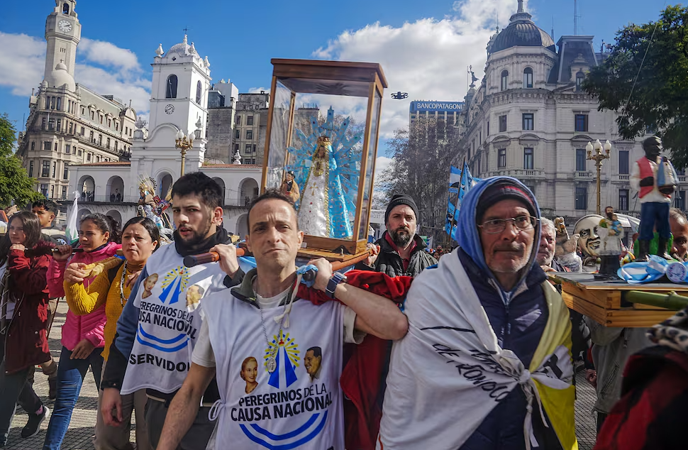 Ruegos por el trabajo que falta y para el que lo tiene, que el sueldo alcance
