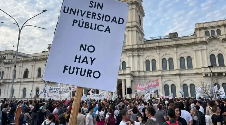 El Gobierno escala la tensión con los docentes y tilda de “ilegítima” la medida de fuerza en la previa del paro