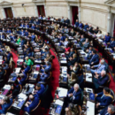 Crece la deuda de las familias y la oposición reclama una respuesta desde el Congreso
