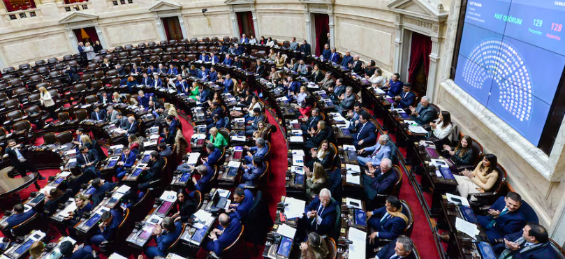 Crece la deuda de las familias y la oposición reclama una respuesta desde el Congreso