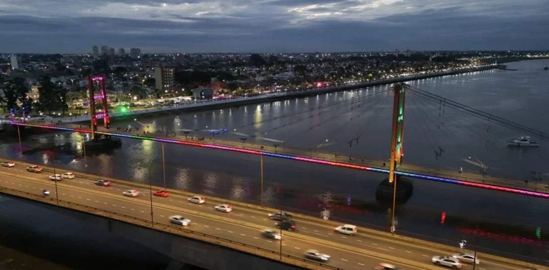 El Puente Colgante vuelve a brillar: así son las luces nuevas