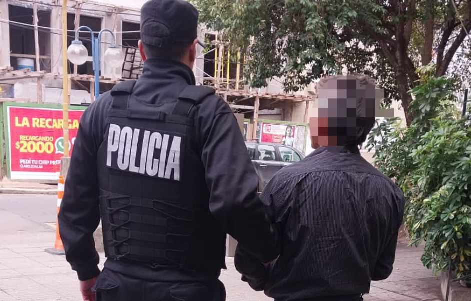 Detuvieron a un hombre tras un presunto robo en un local de ropa