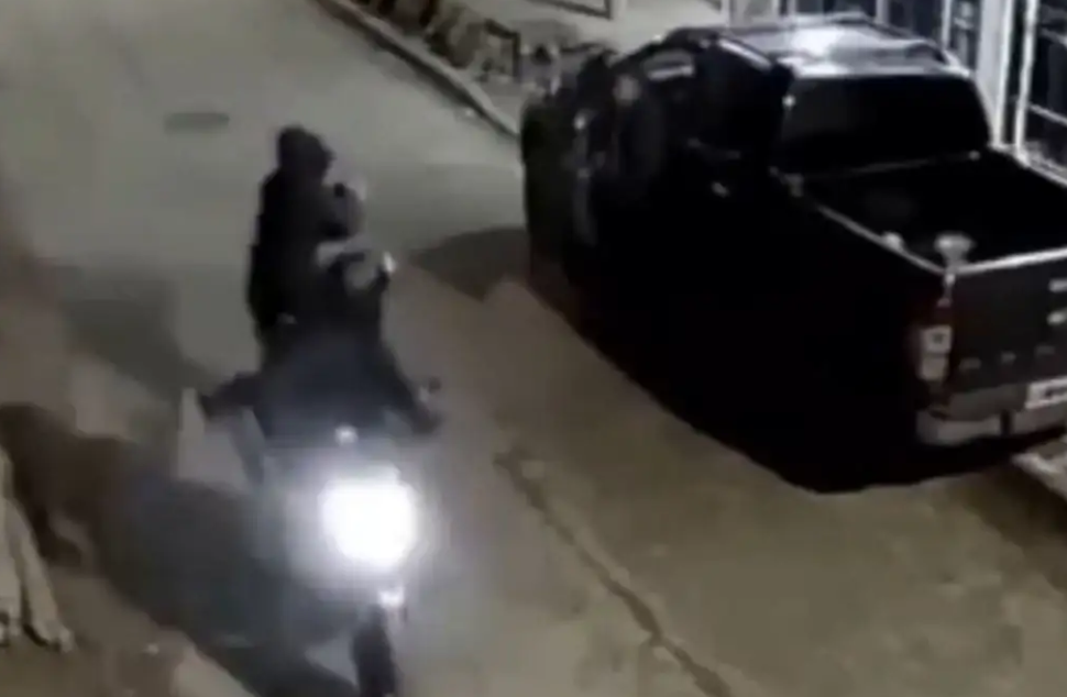 Sicarios asesinaron de un balazo a un hombre cuando bajaba de su camioneta en Lomas de Zamora